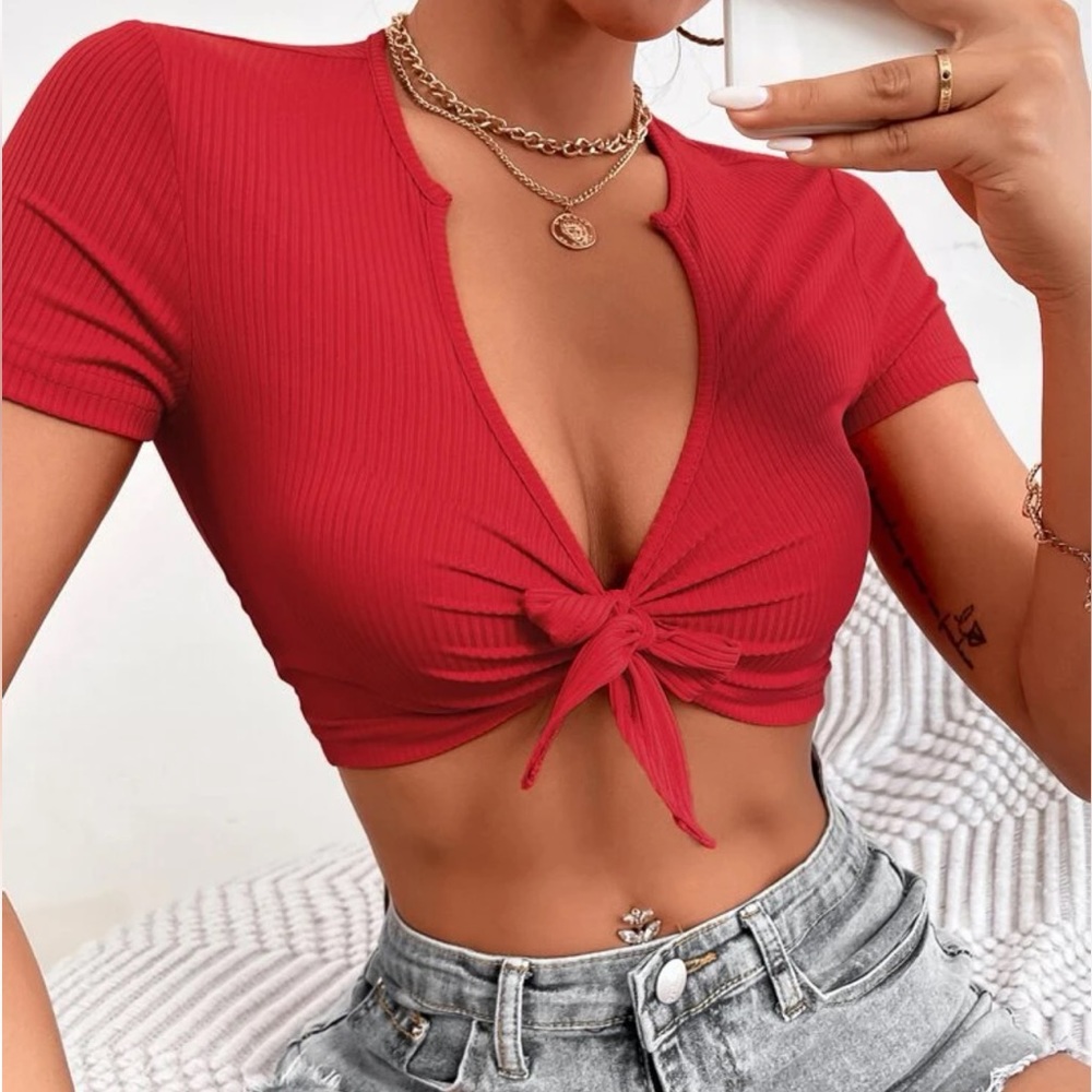 Knot front rib knit crop top
Brand New
Size S